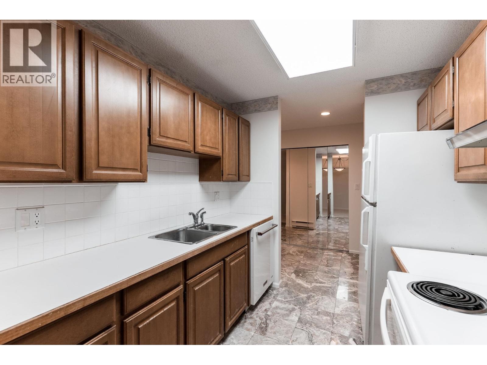 106 333 WETHERSFIELD DRIVE, Vancouver