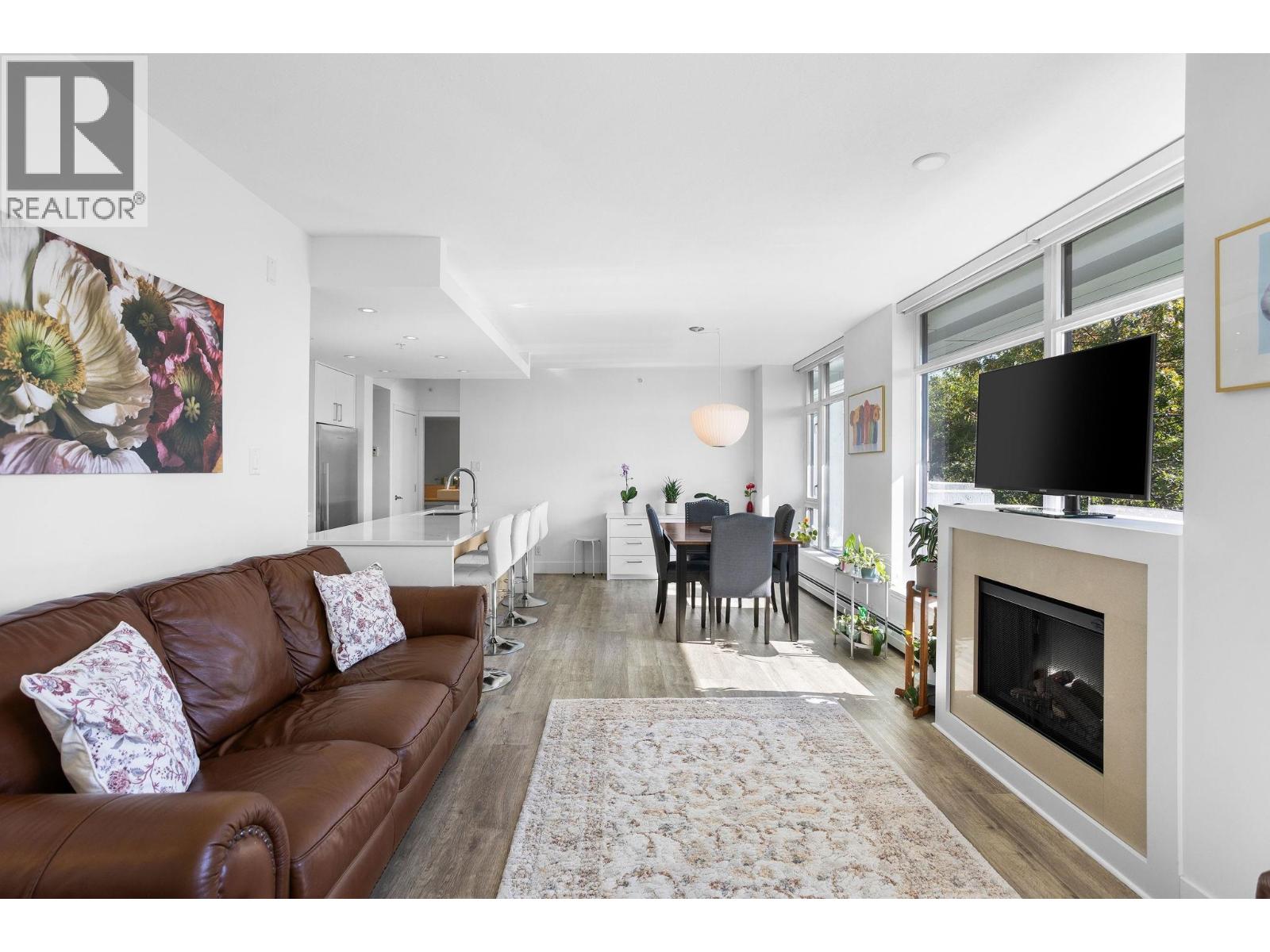 306 158 W 13TH STREET, North Vancouver