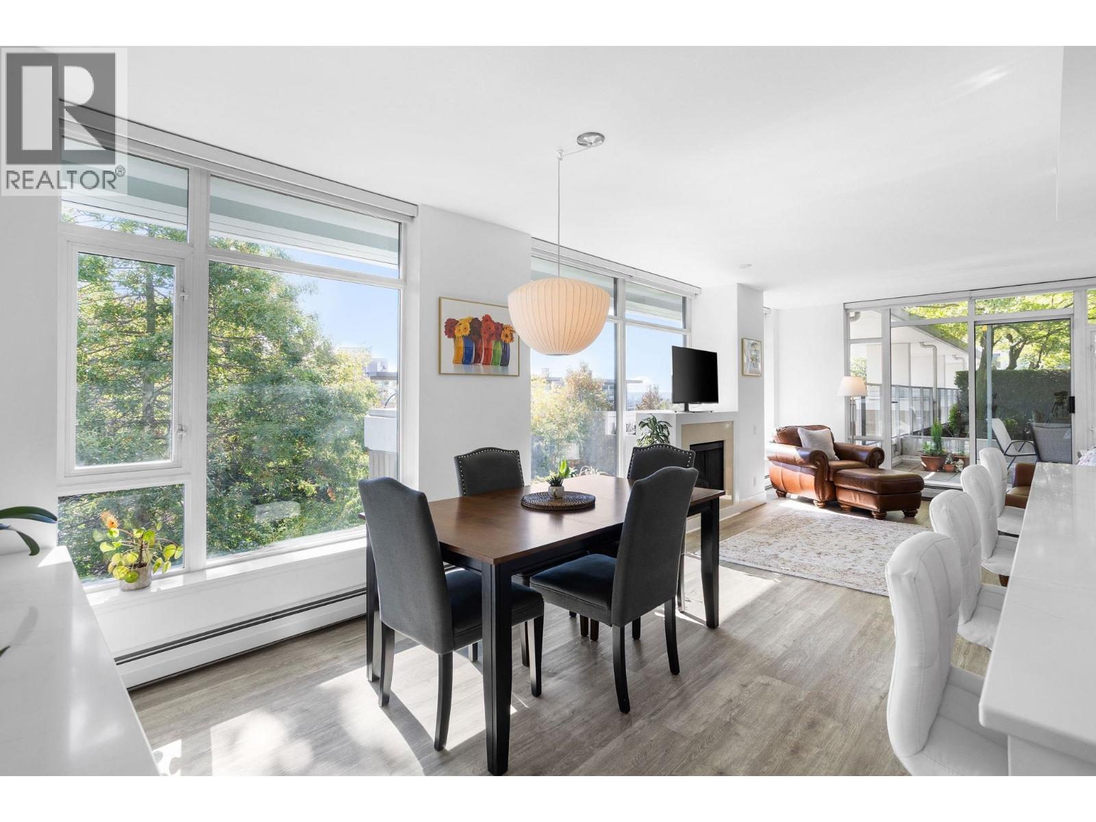 306 158 W 13TH STREET, North Vancouver