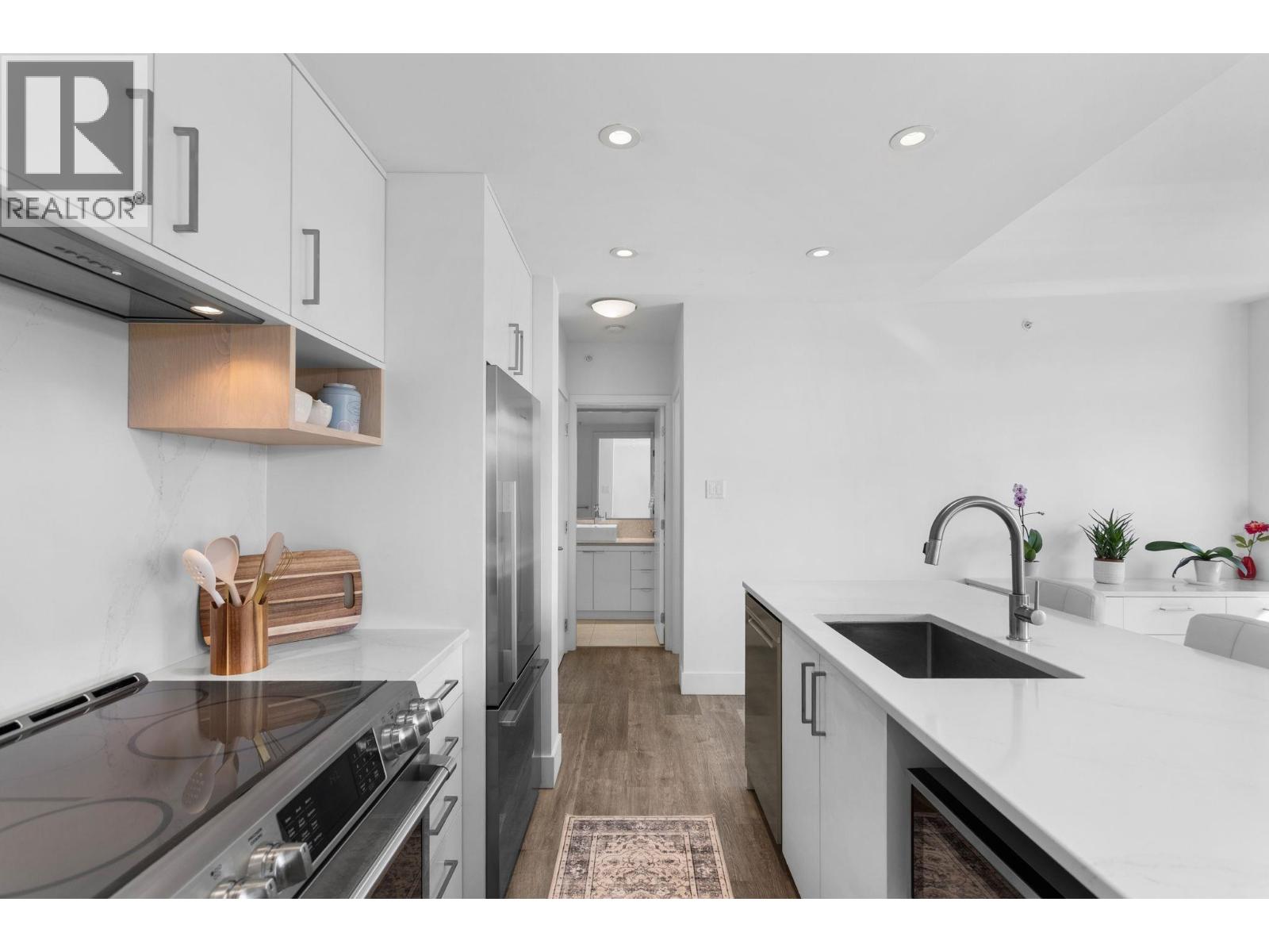 306 158 W 13TH STREET, North Vancouver