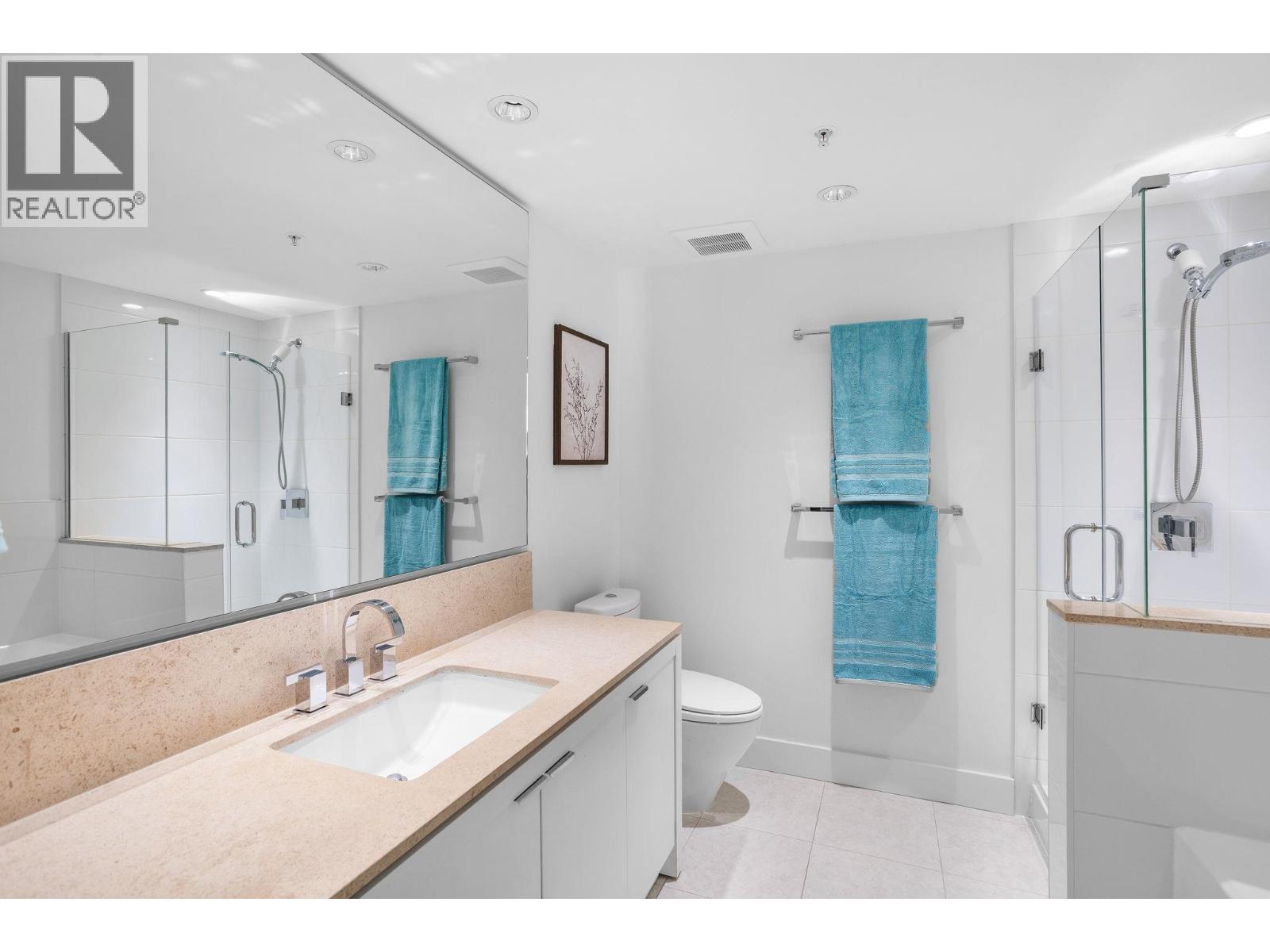 306 158 W 13TH STREET, North Vancouver