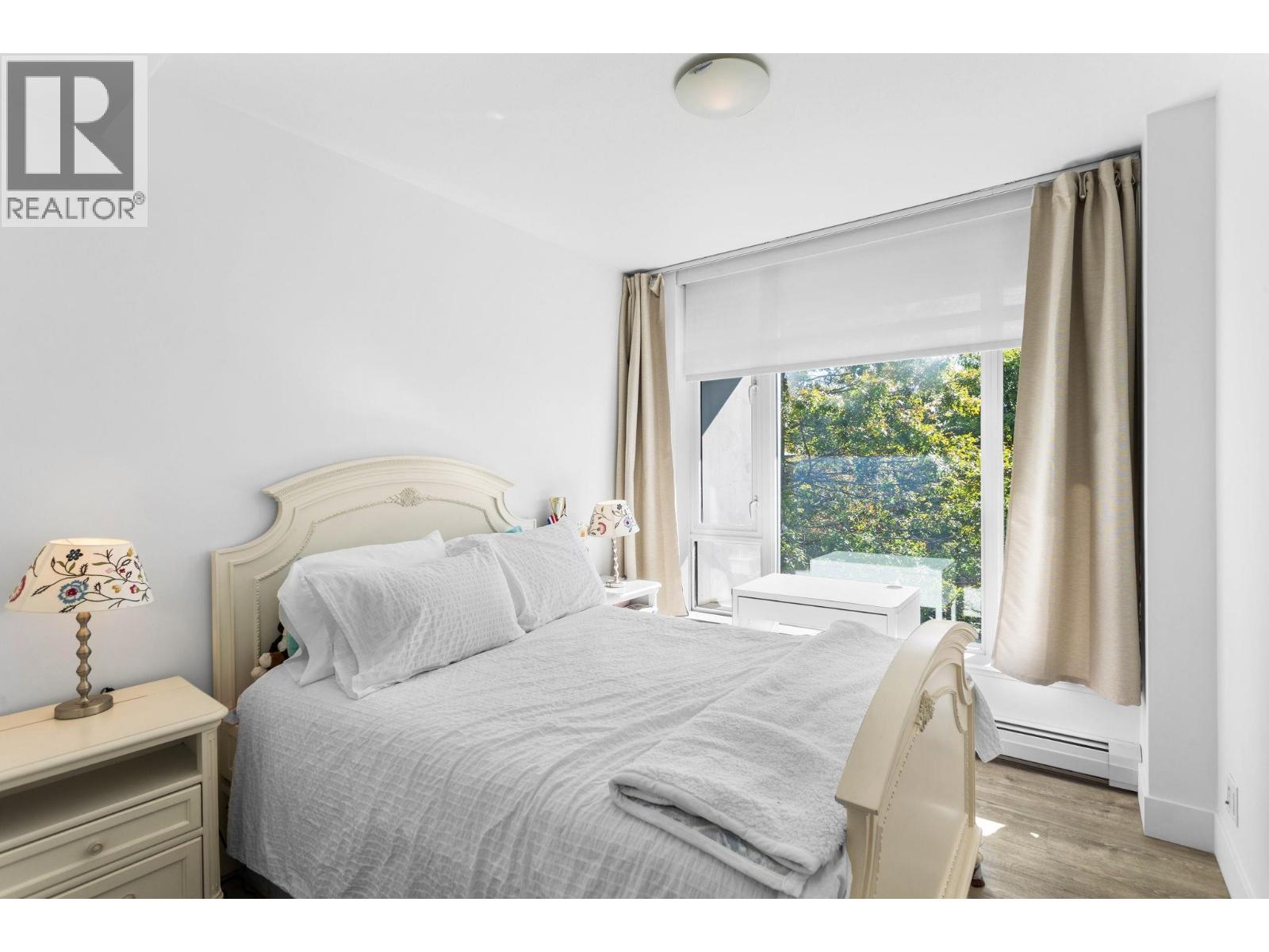 306 158 W 13TH STREET, North Vancouver