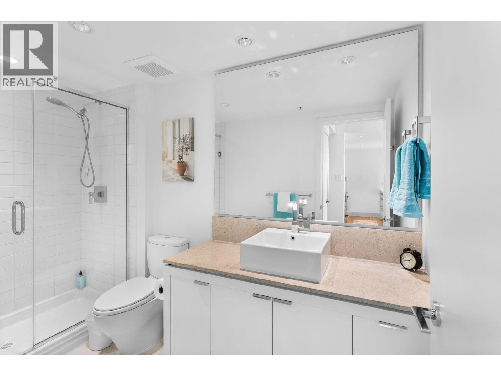 306 158 W 13TH STREET, North Vancouver
