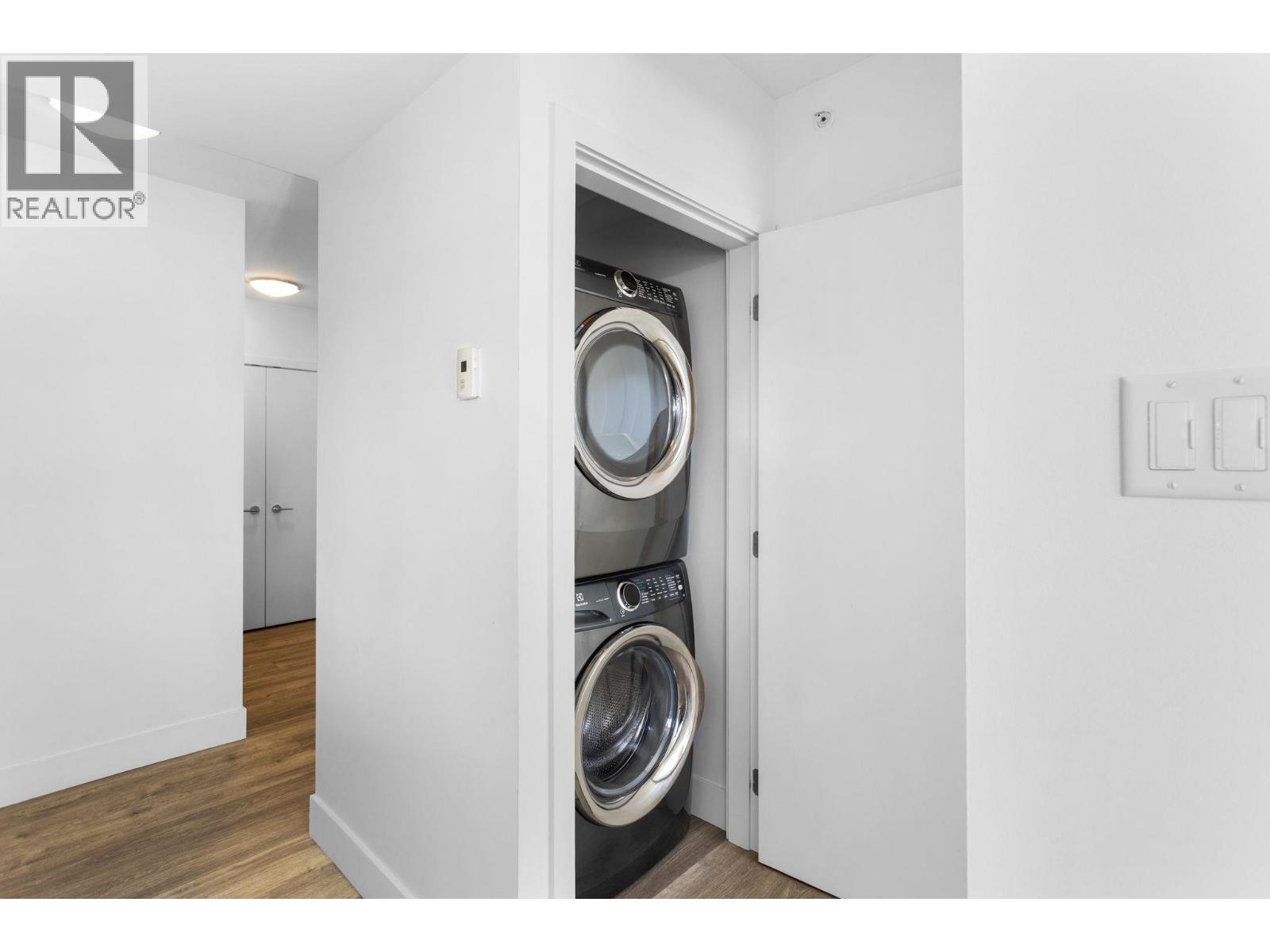 306 158 W 13TH STREET, North Vancouver