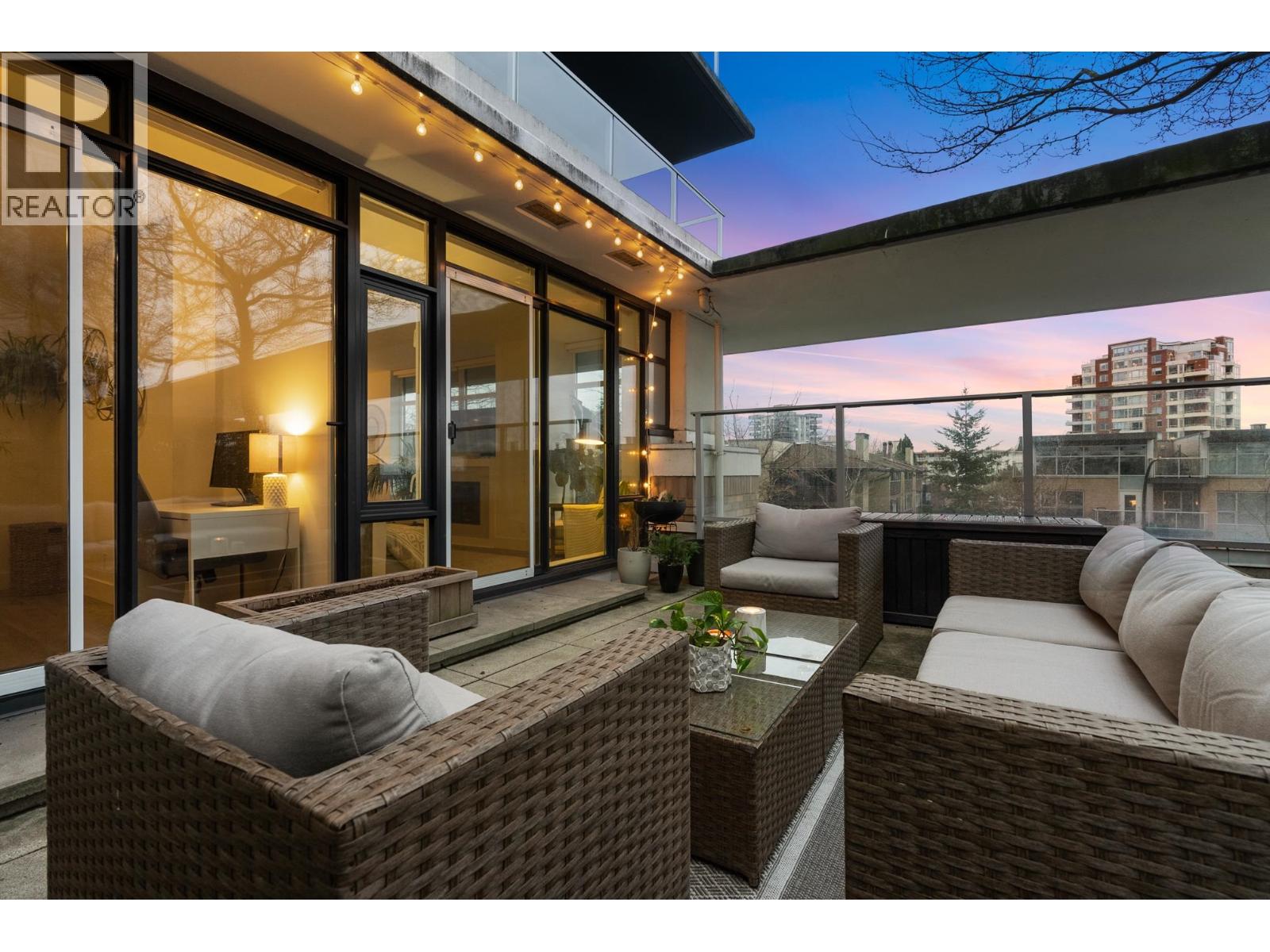 306 158 W 13TH STREET, North Vancouver