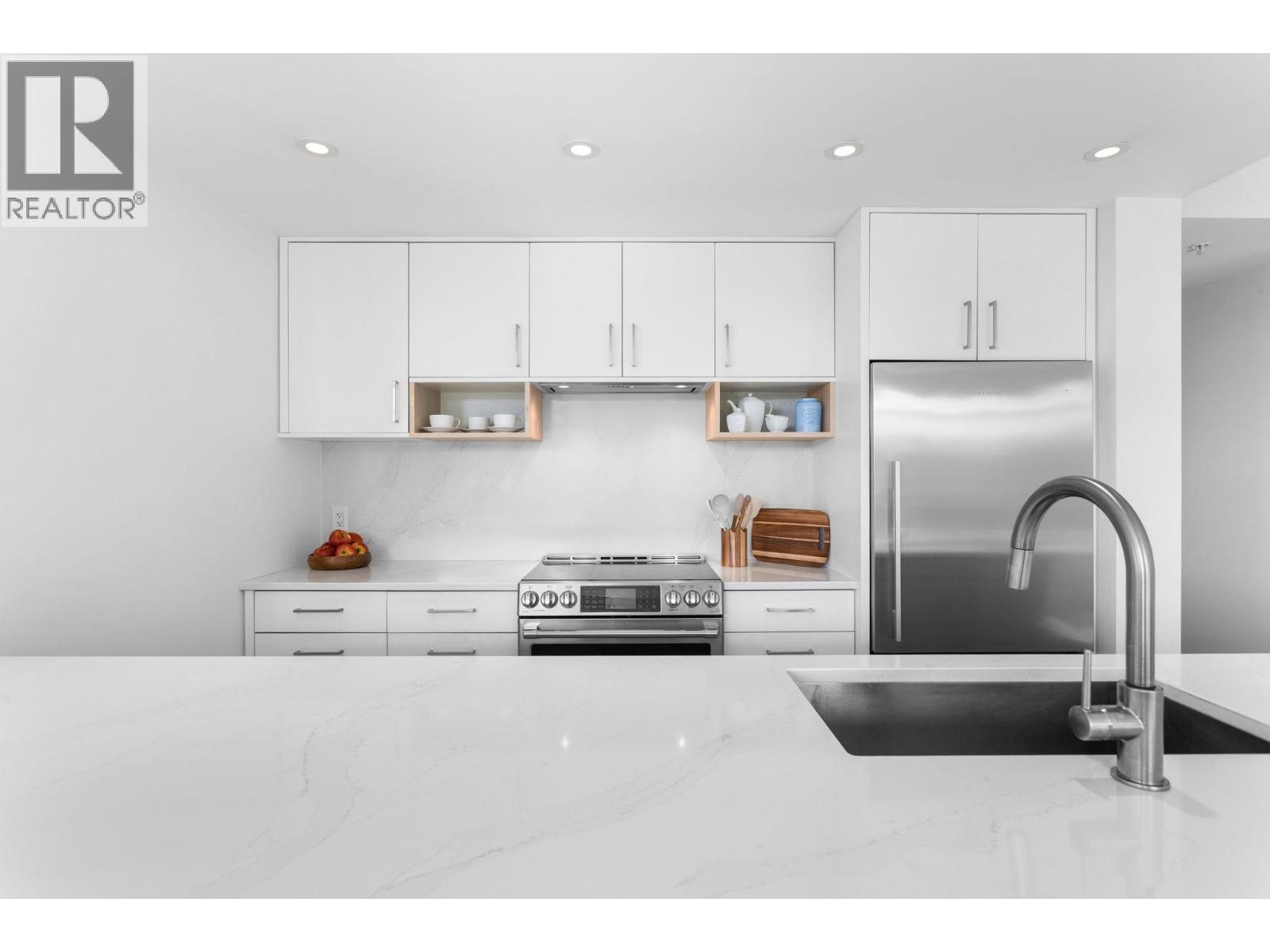 306 158 W 13TH STREET, North Vancouver