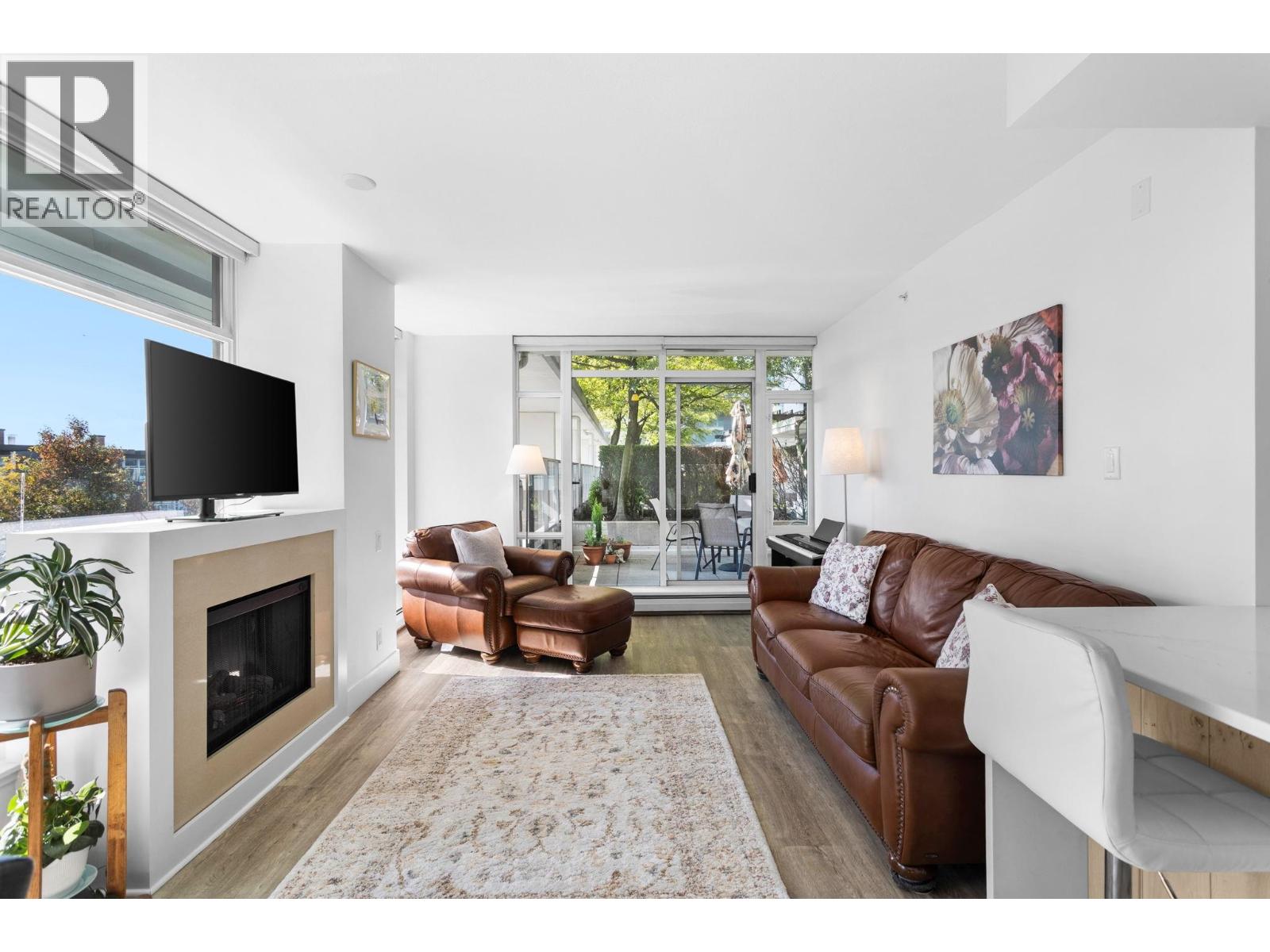 306 158 W 13TH STREET, North Vancouver