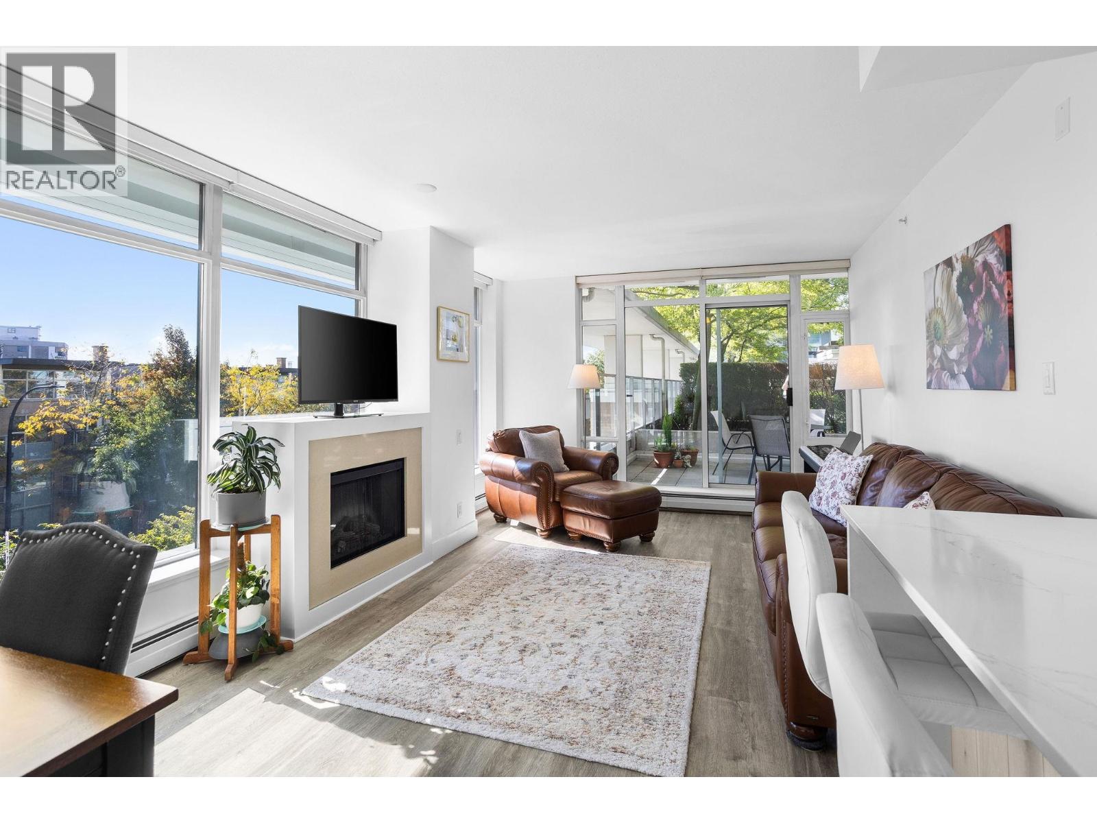 306 158 W 13TH STREET, North Vancouver