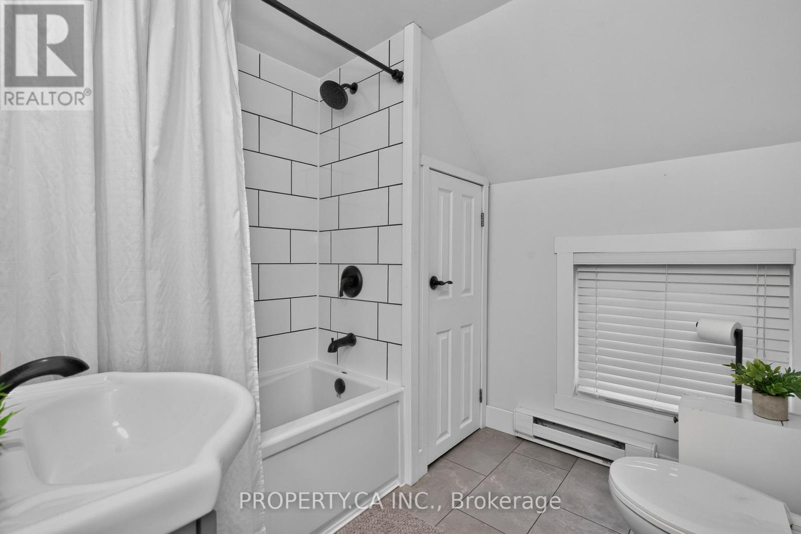 646 Victoria Street, Midland photo 35