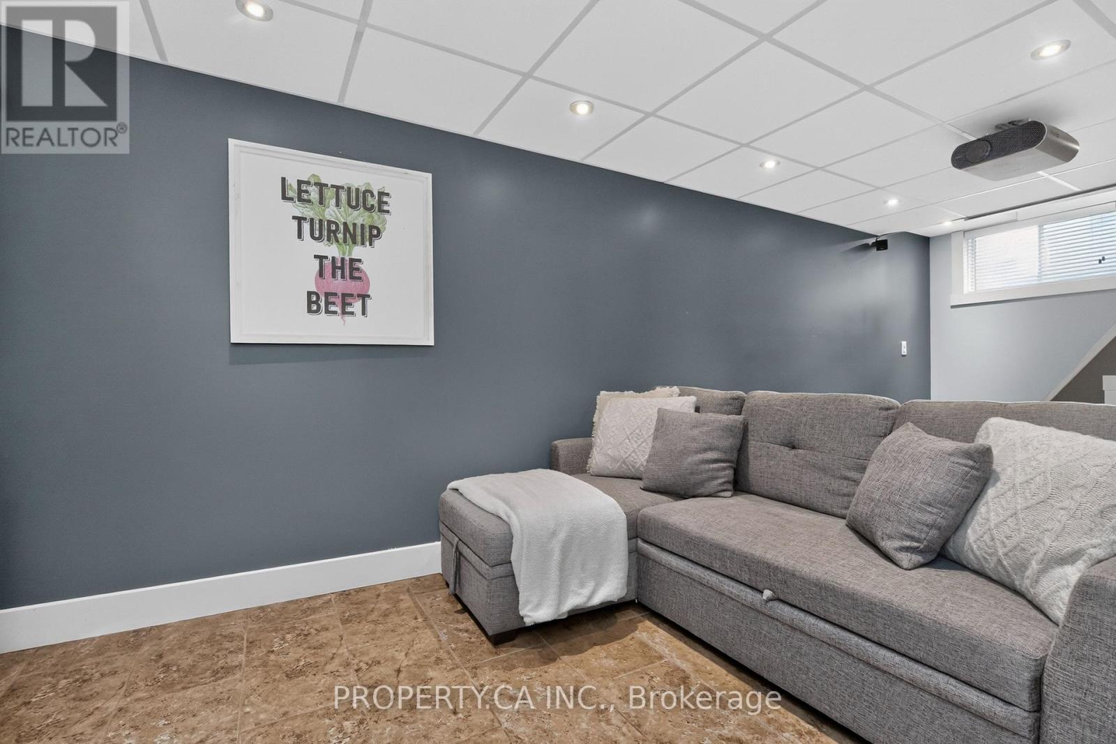 646 VICTORIA STREET - 39