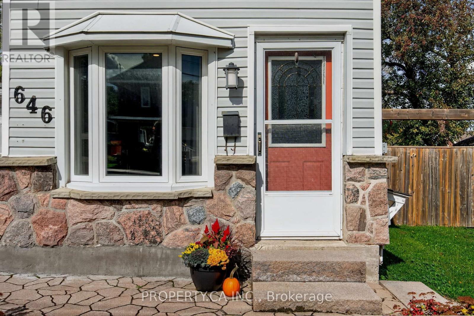 646 VICTORIA STREET - 4