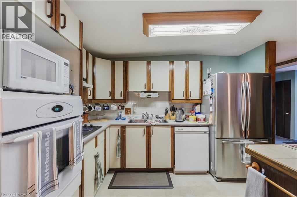 338 ALBANY Street - Image 8