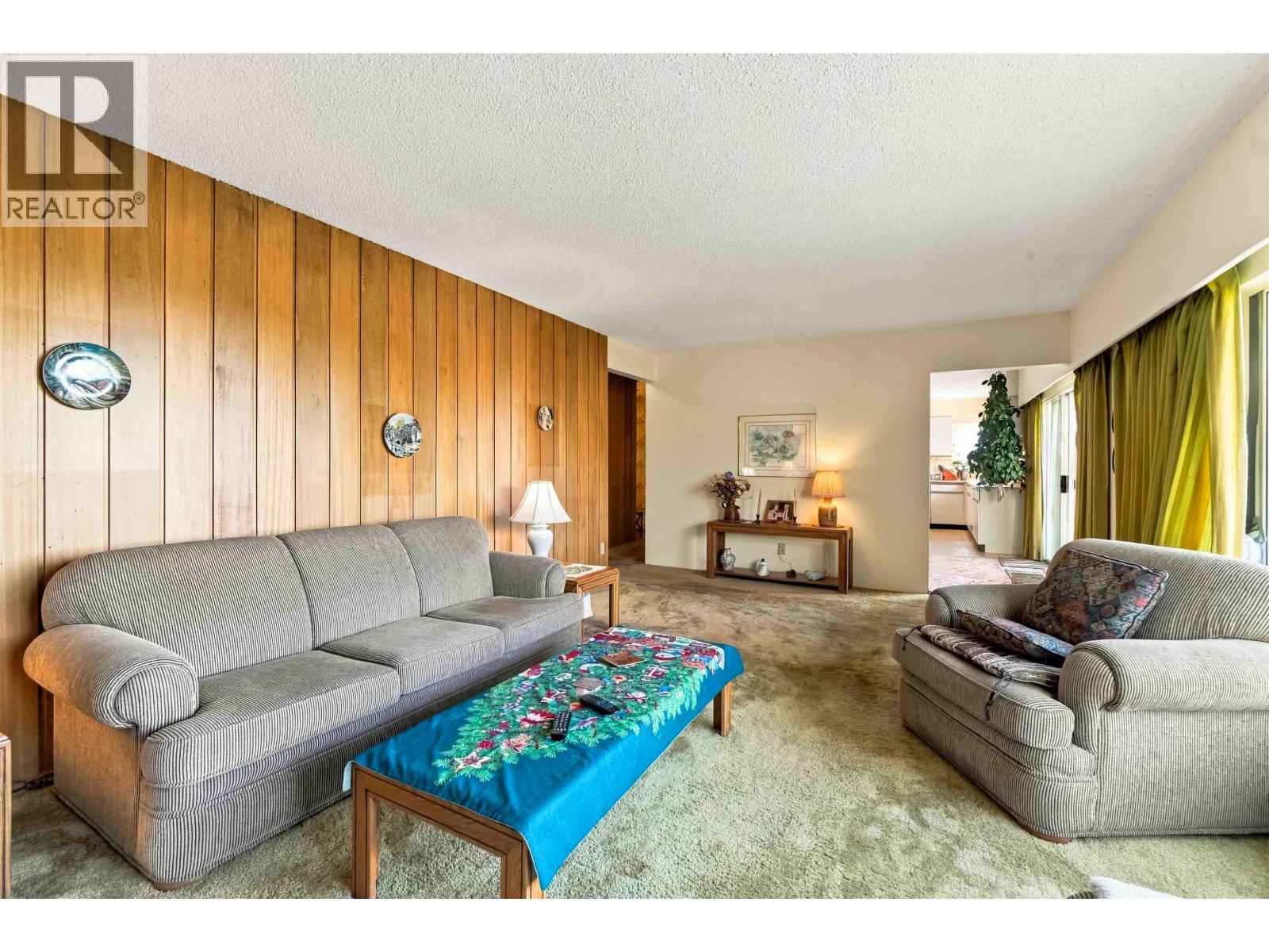 4243 DELBROOK AVENUE, North Vancouver