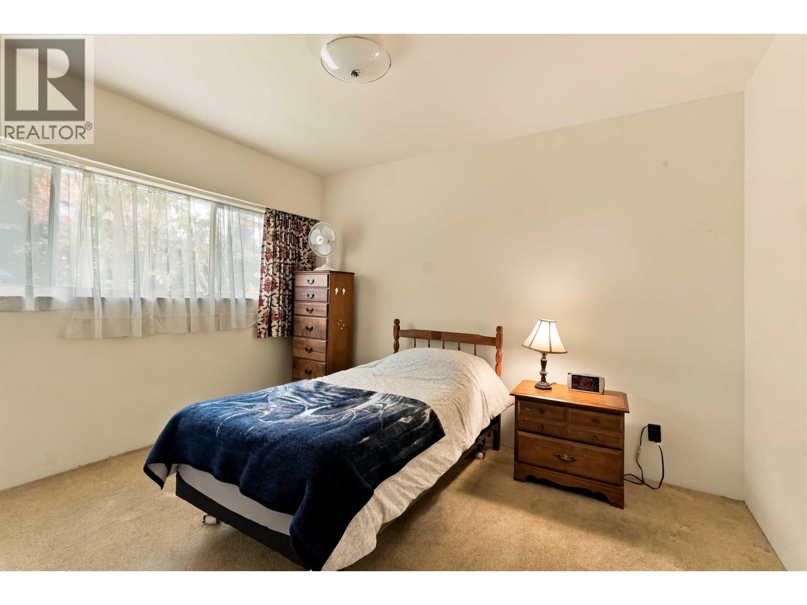 4243 DELBROOK AVENUE, North Vancouver