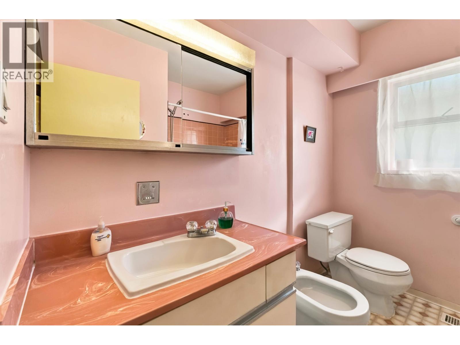 4243 DELBROOK AVENUE, North Vancouver