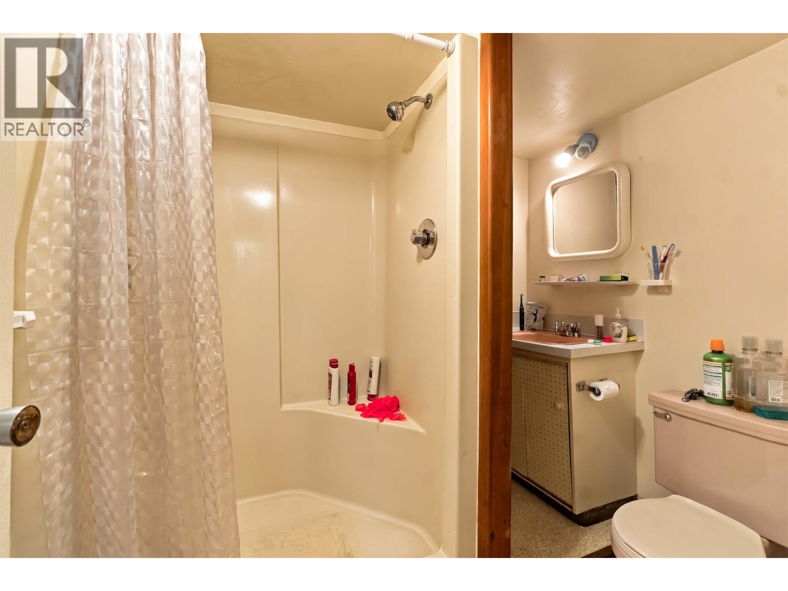 4243 DELBROOK AVENUE, North Vancouver