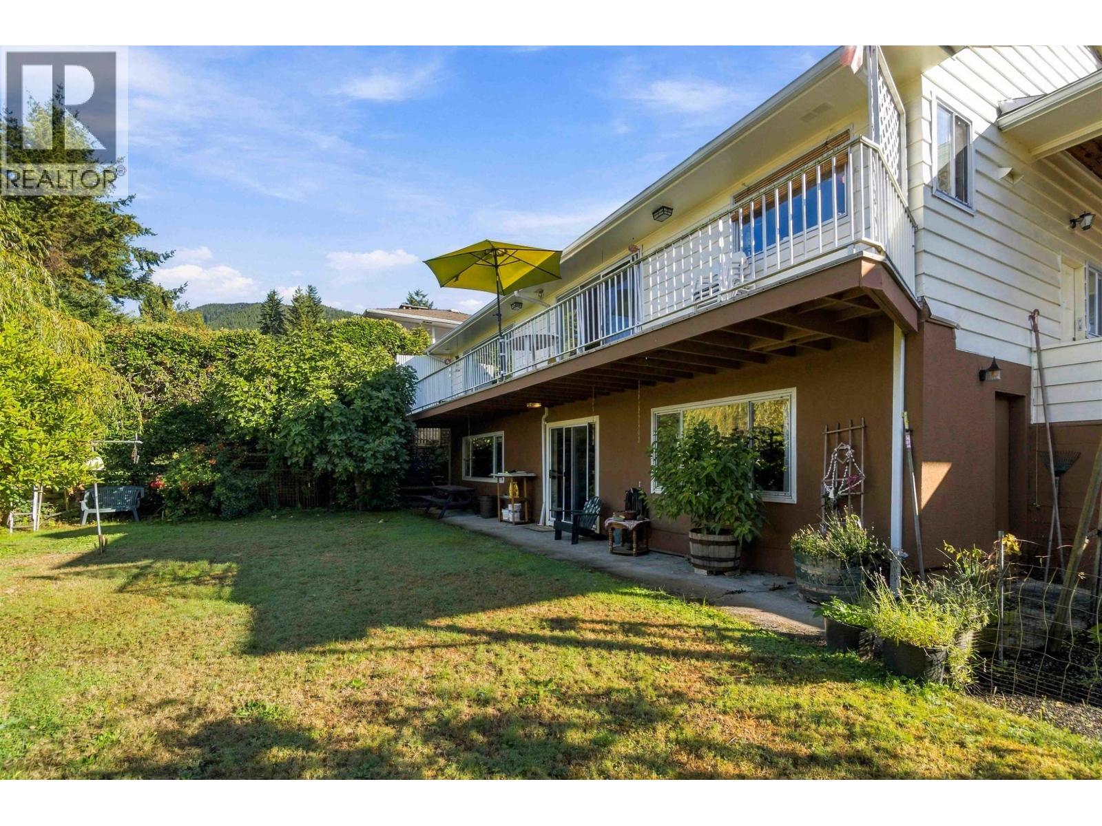 4243 DELBROOK AVENUE, North Vancouver