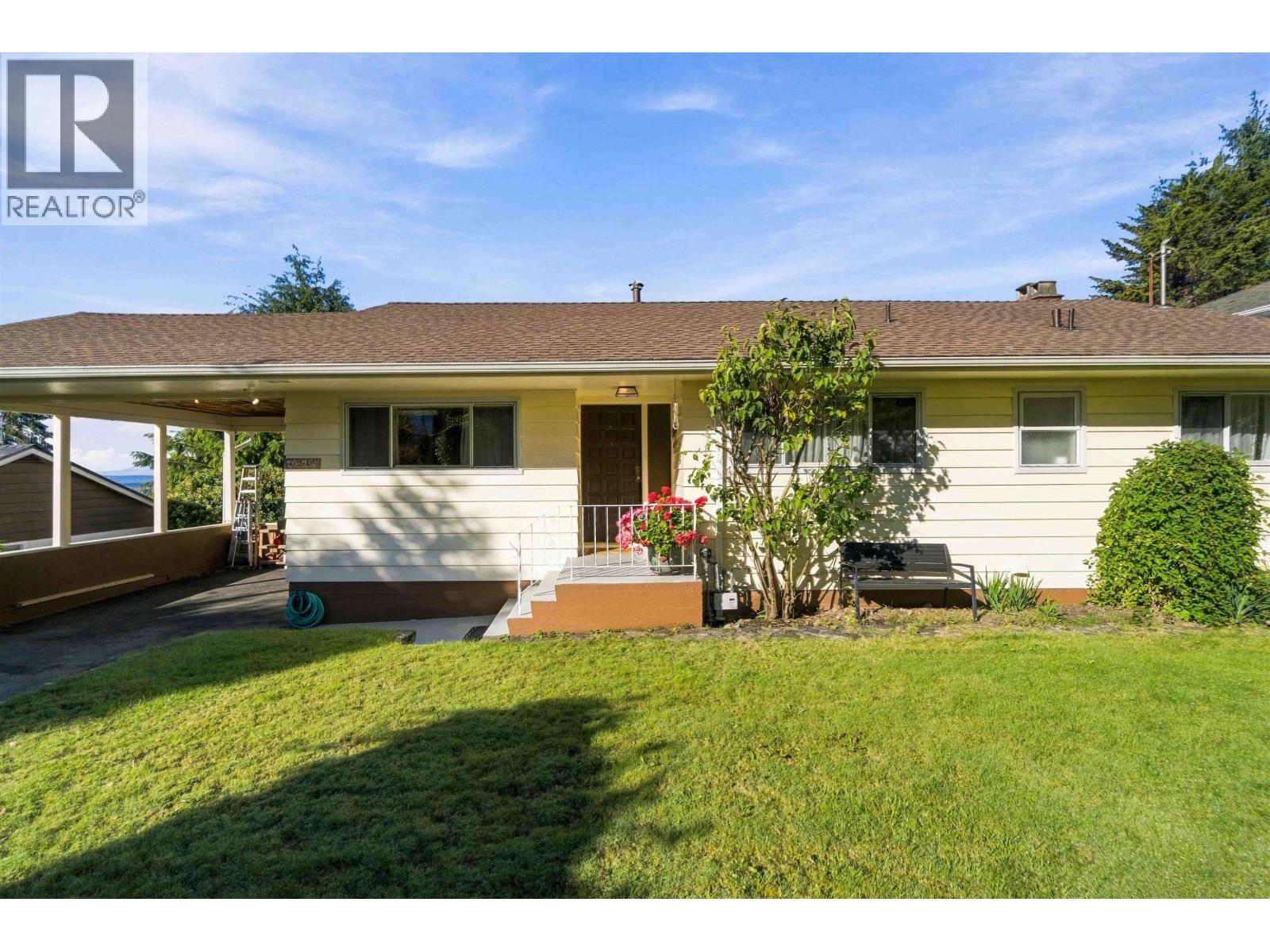 4243 DELBROOK AVENUE, North Vancouver