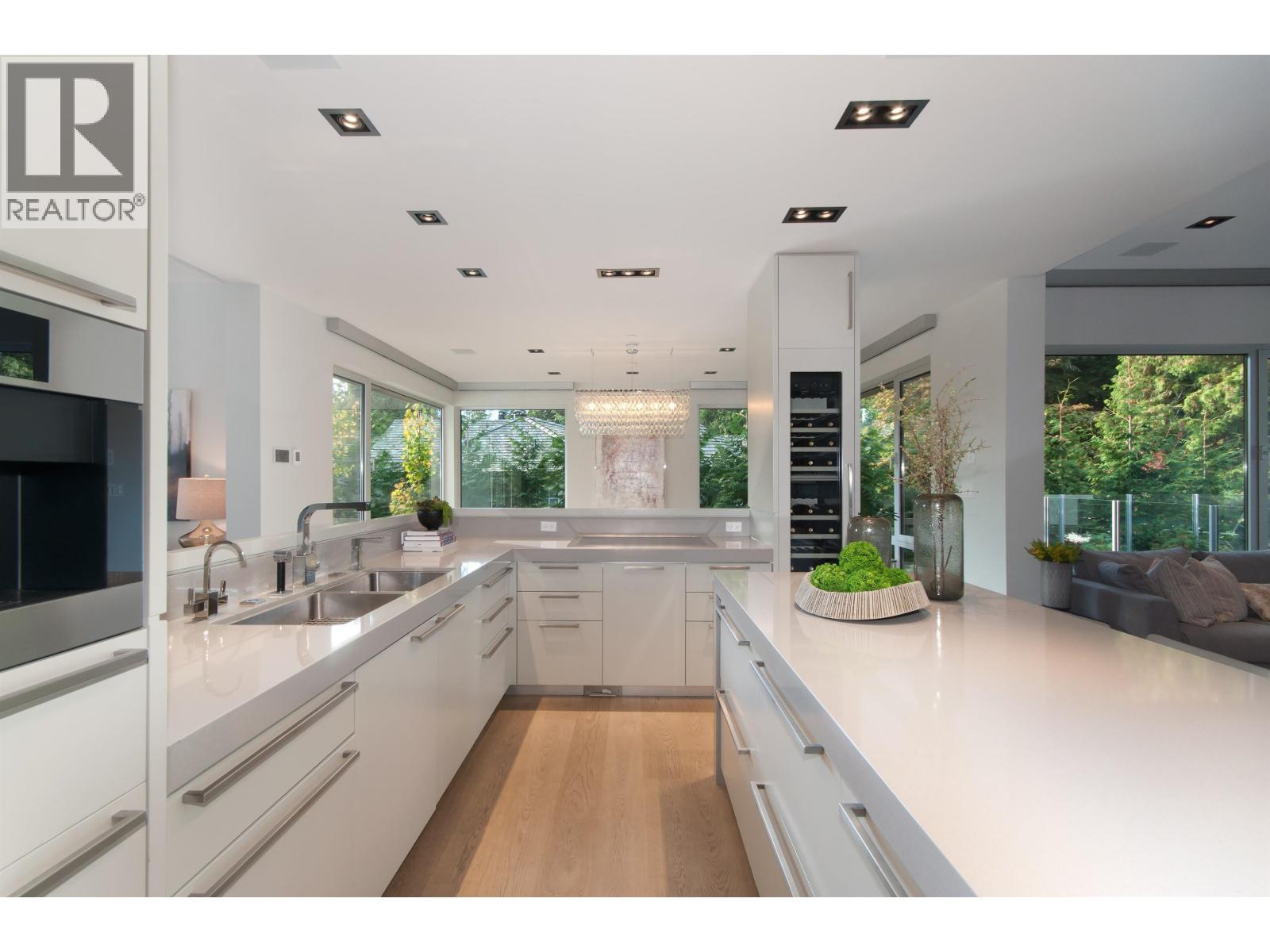 3023 MATHERS AVENUE, West Vancouver