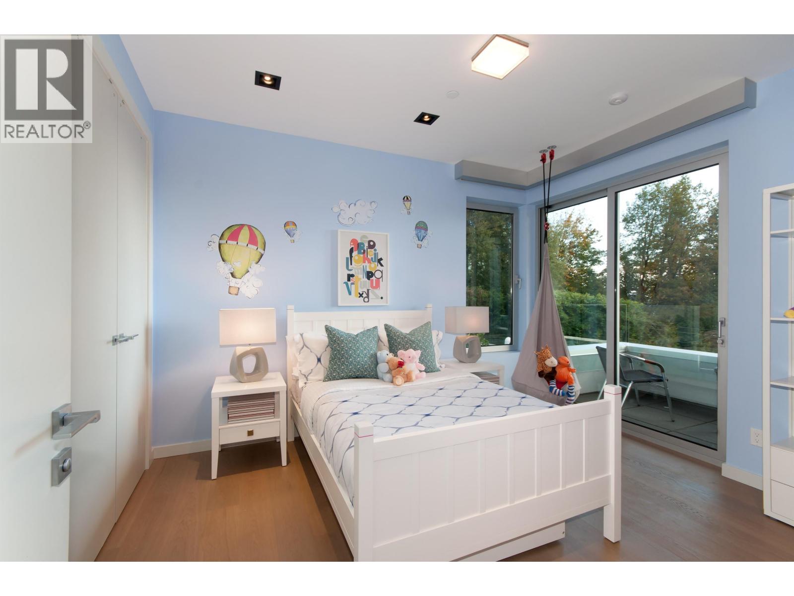 3023 MATHERS AVENUE, West Vancouver