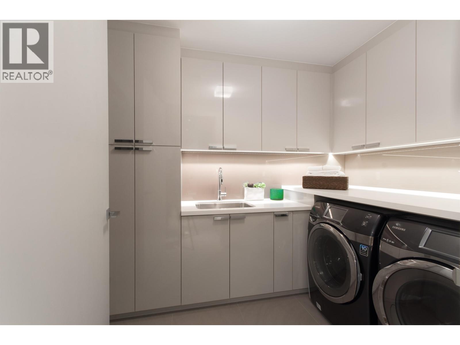 3023 MATHERS AVENUE, West Vancouver