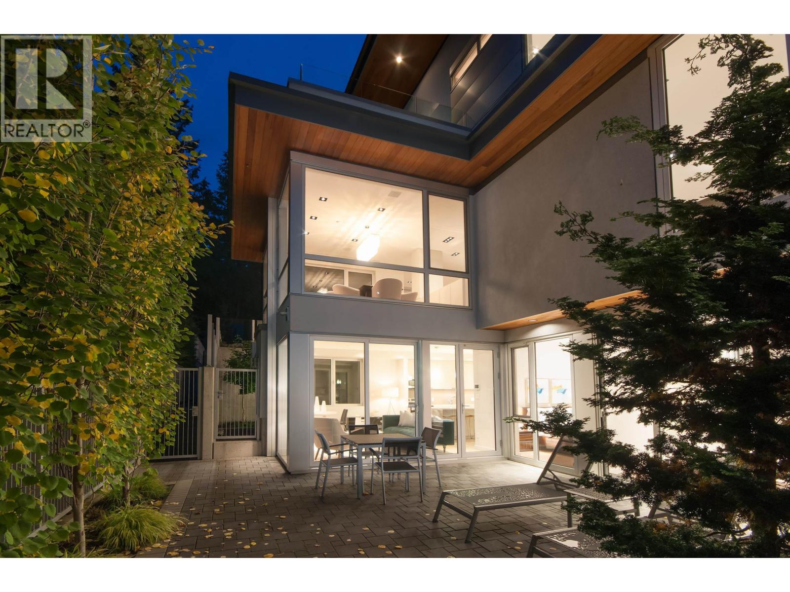 3023 MATHERS AVENUE, West Vancouver