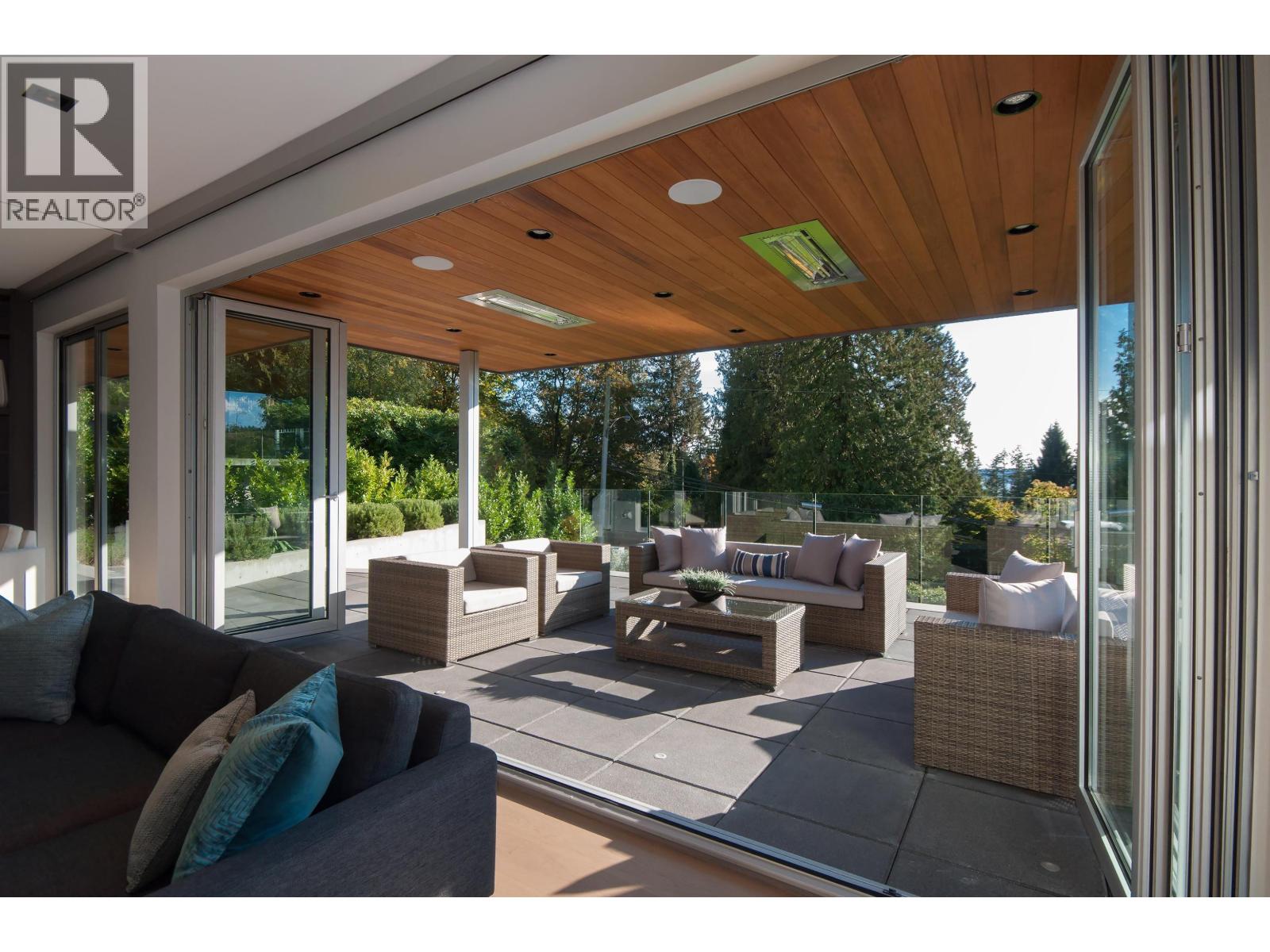 3023 MATHERS AVENUE, West Vancouver