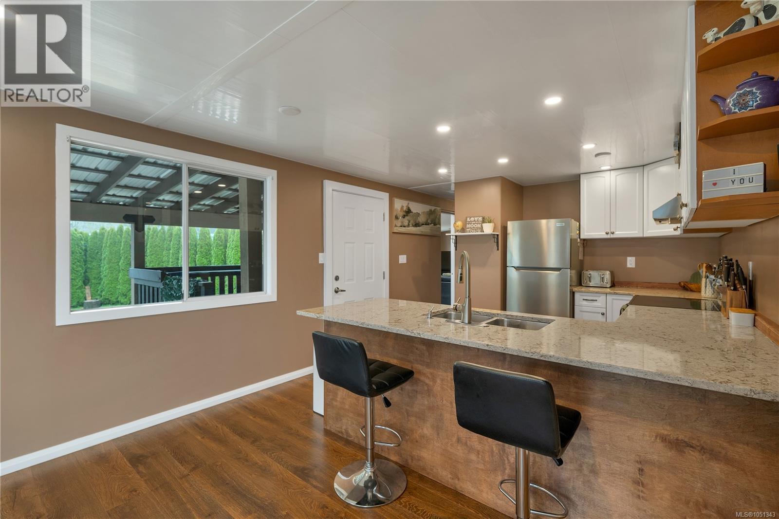 81 5250 Beaver Harbour Rd, Port Hardy