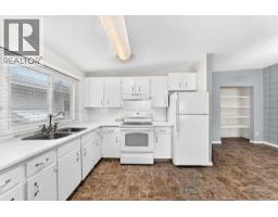 Dining room - 7409 37 Avenue Nw, Calgary, AB T3B1W8 Photo 13