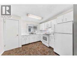 Kitchen - 7409 37 Avenue Nw, Calgary, AB T3B1W8 Photo 12