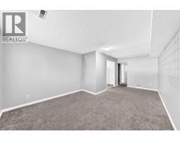 7409 37 Avenue Nw, Calgary, AB T3B1W8 Photo 37