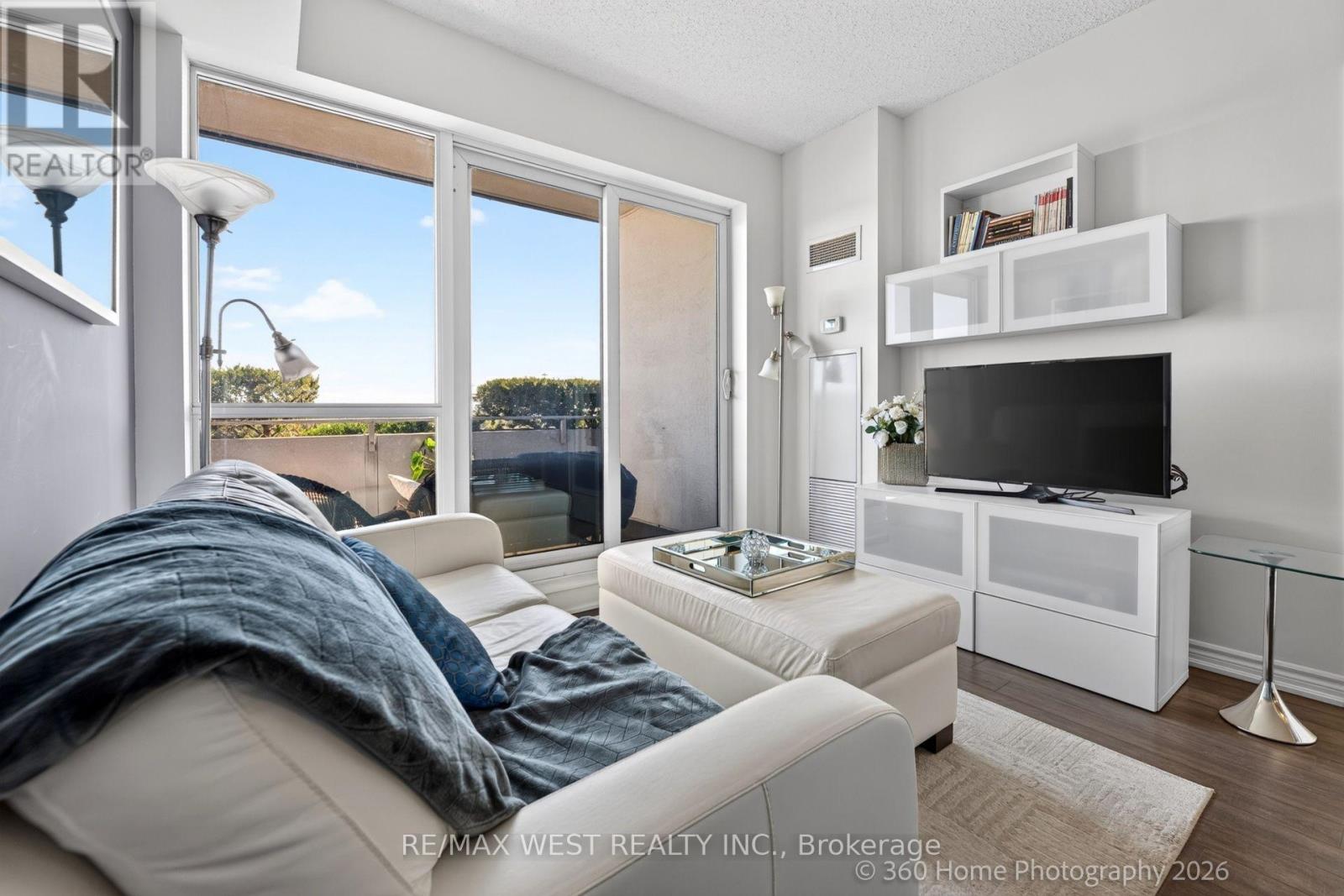 Photo 9 of 631 - 15 James Findlay Way, Toronto (Downsview-Roding-CFB)