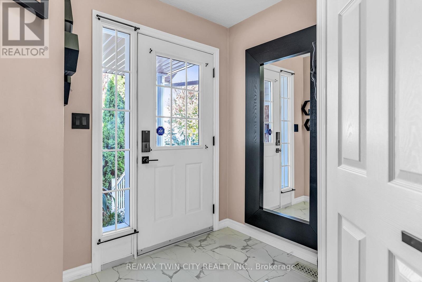 193 Mountain Laurel Crescent, Kitchener, ON photo 2