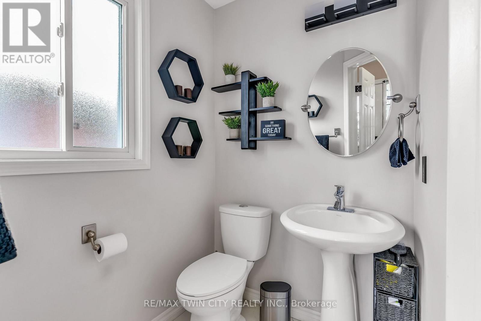 193 Mountain Laurel Crescent, Kitchener, ON photo 3