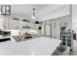 2pc Bathroom - 8 Ross View Bay Se, Medicine Hat, AB T1B3H9 Photo 8