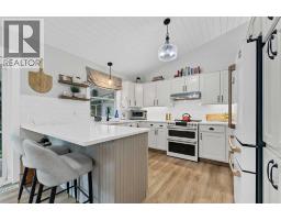 Sunroom - 8 Ross View Bay Se, Medicine Hat, AB T1B3H9 Photo 7