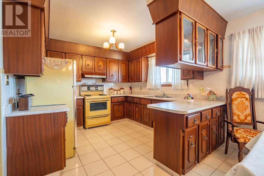 285 Spadina AVE - 11