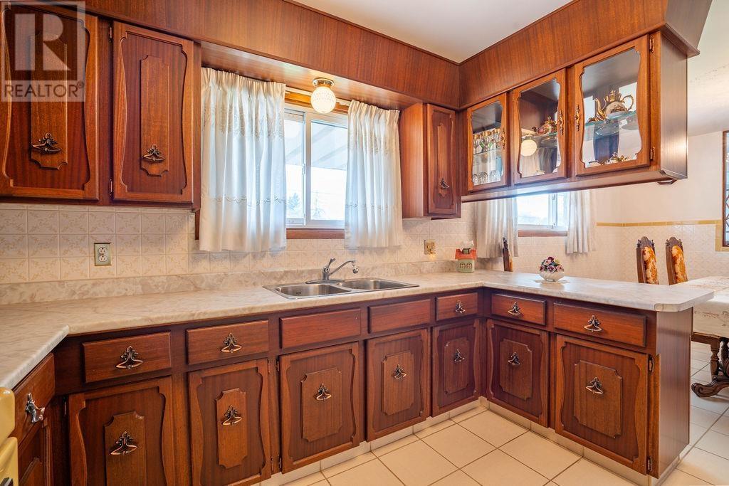 285 Spadina AVE - 10