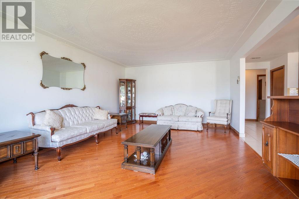 285 Spadina AVE - 17