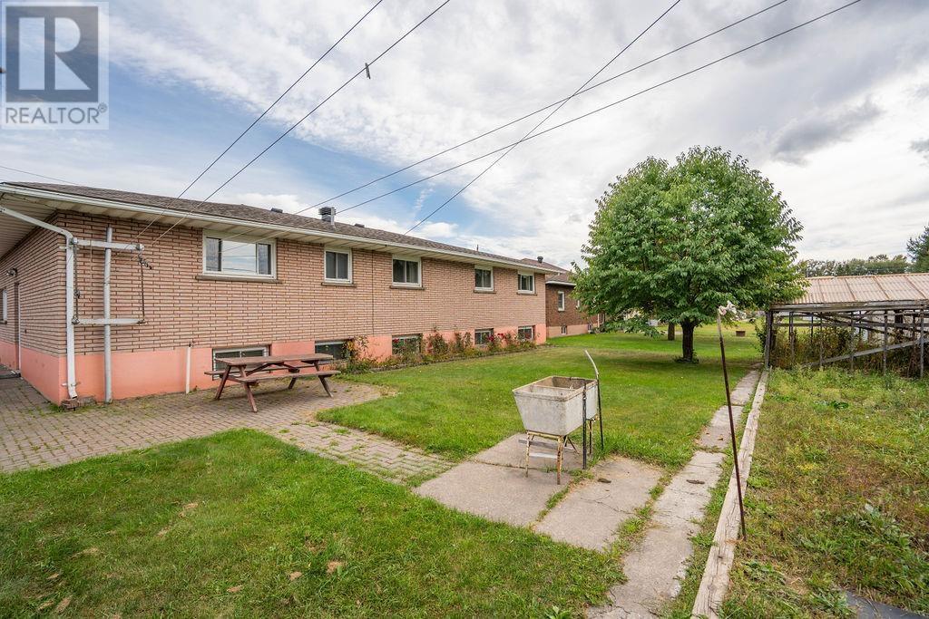 285 Spadina AVE - Image 3