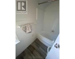 32 Amesbury Drive, Toronto, ON M6M4H4 Photo 7