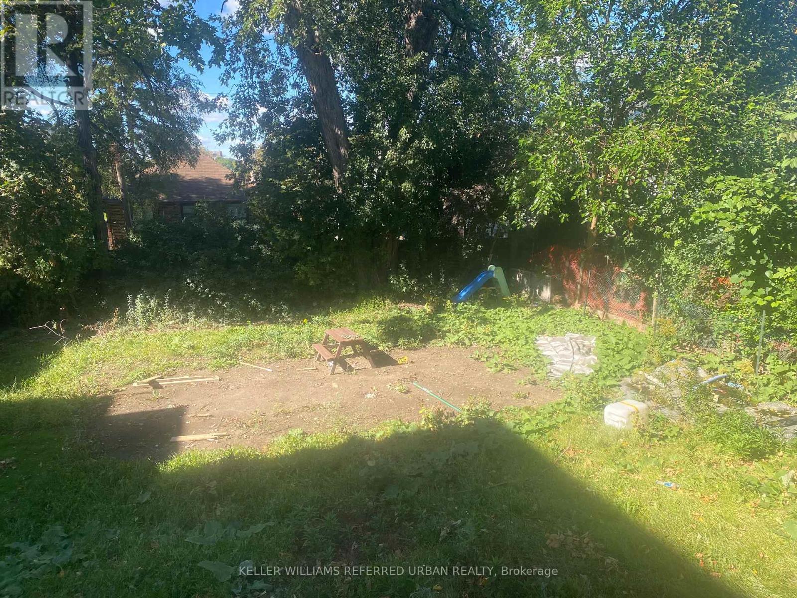 32 AMESBURY DRIVE - 12