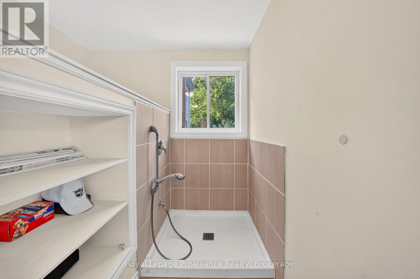 37 Lorne Avenue, Quinte West, ON photo 16