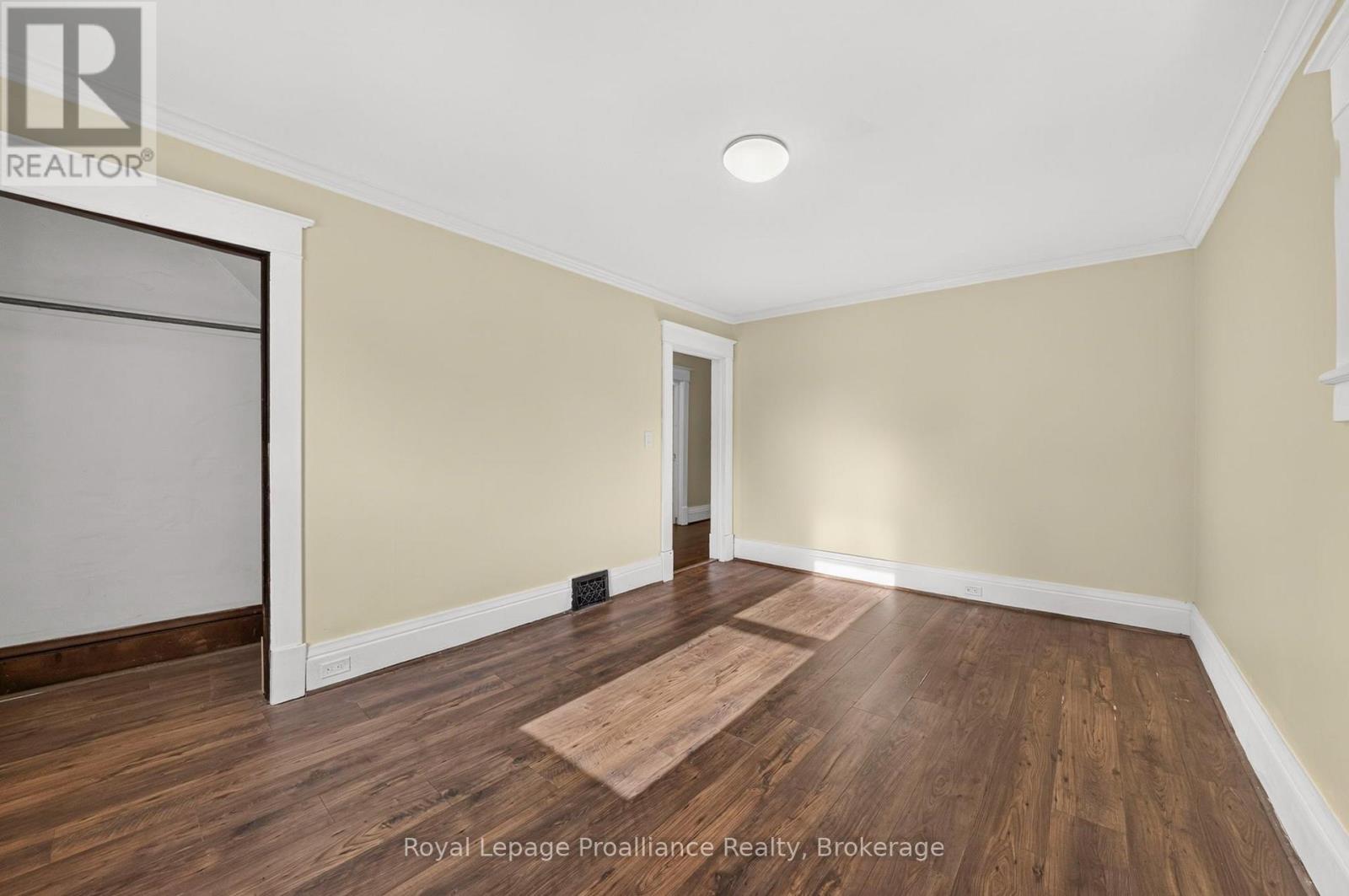 37 LORNE AVENUE - 21