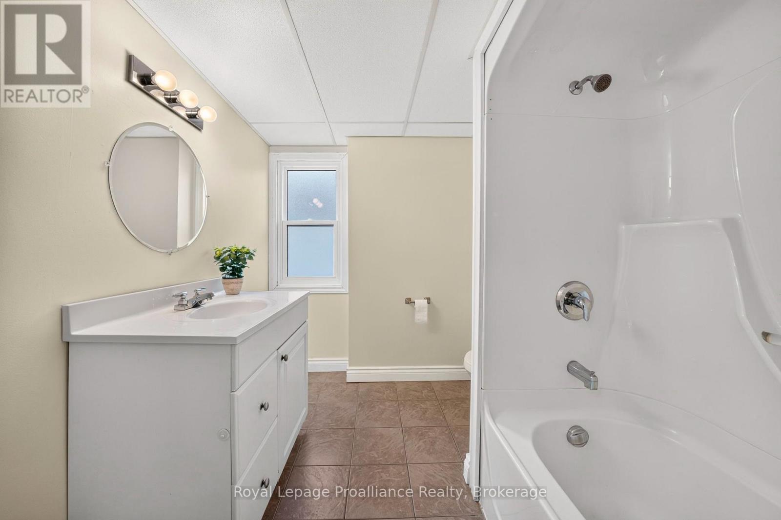 37 LORNE AVENUE - 25