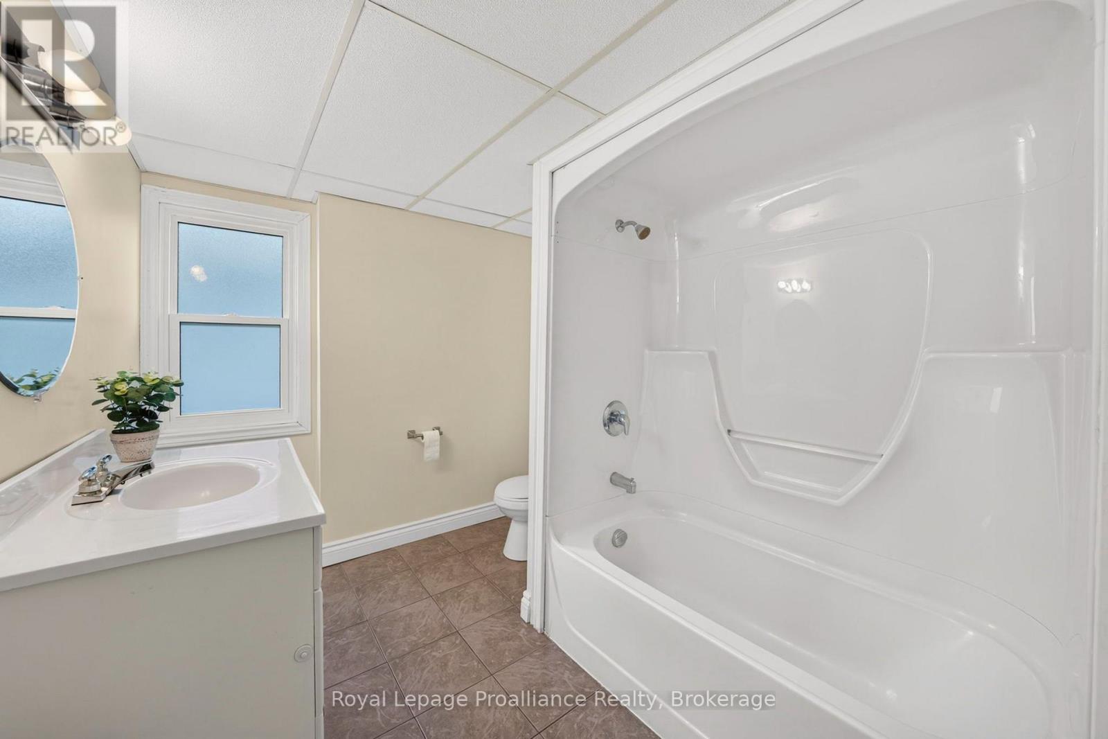 37 Lorne Avenue, Quinte West, ON photo 26
