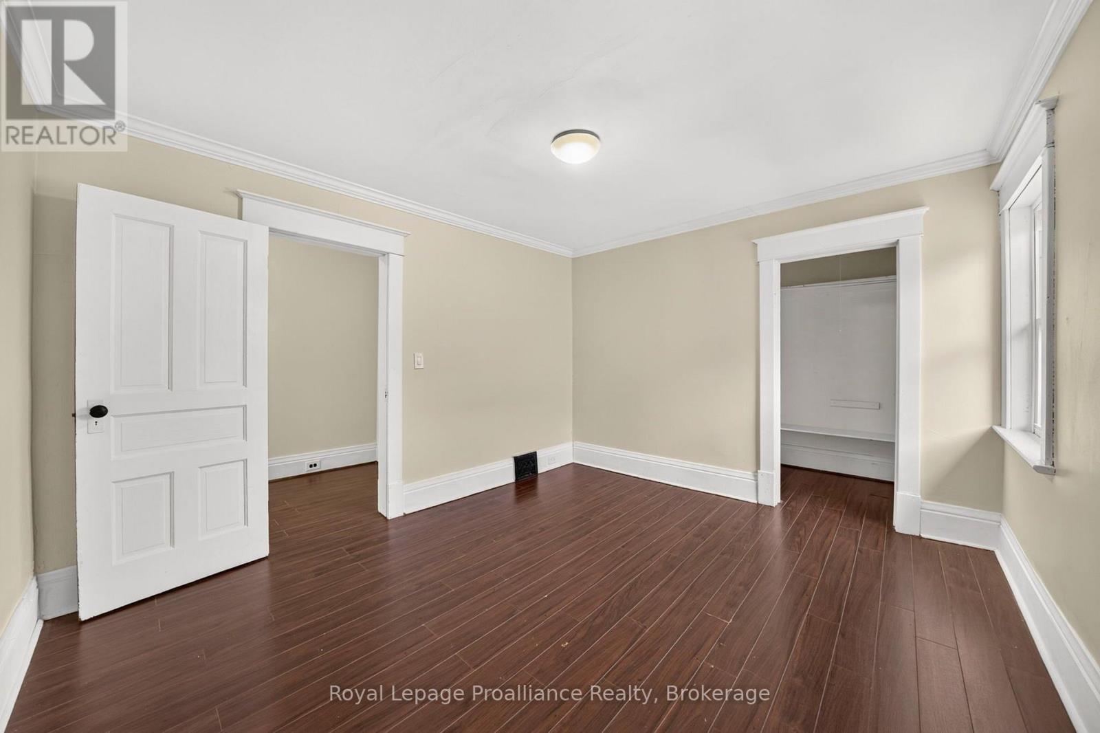 37 LORNE AVENUE - 29