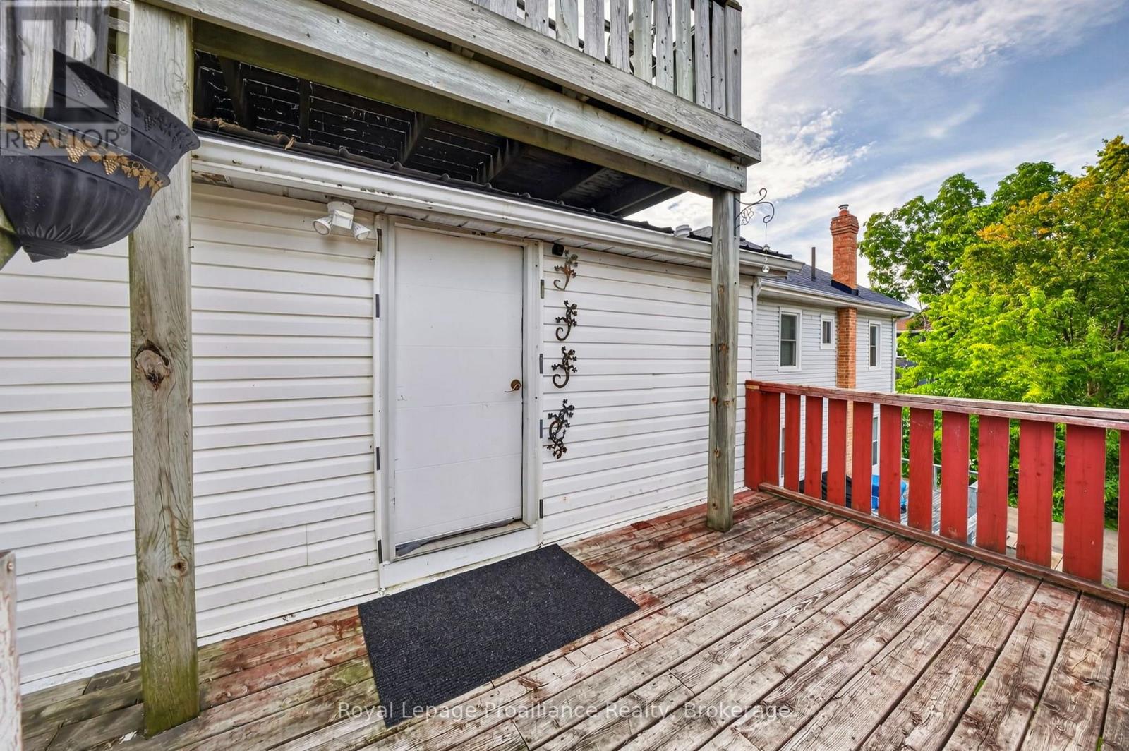 37 LORNE AVENUE - 34