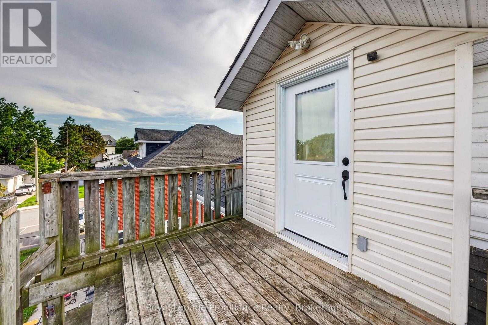 37 LORNE AVENUE - 35
