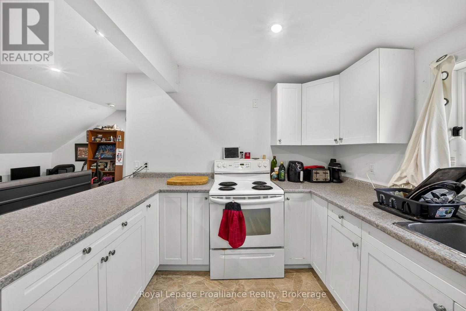 37 LORNE AVENUE - 38